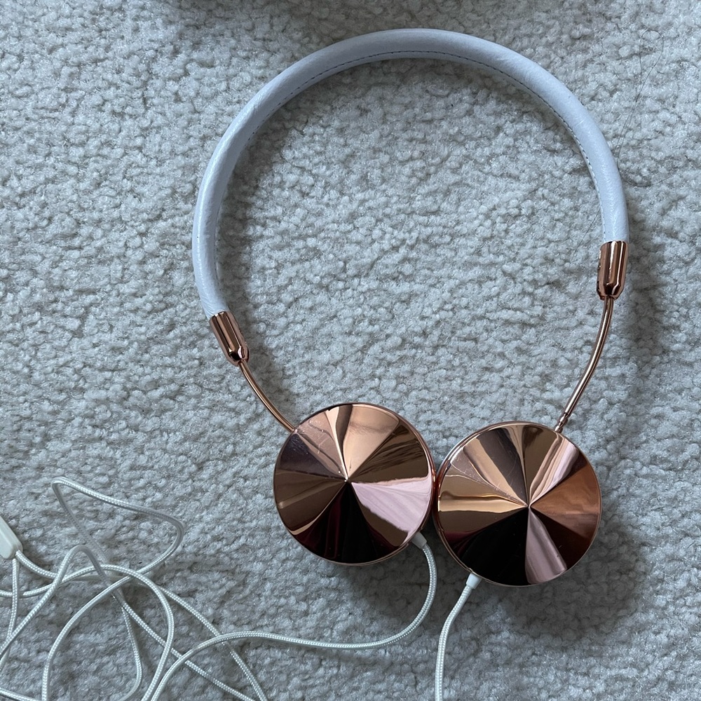Frends headphones rose gold